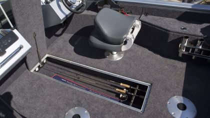 Boat VIZION 440CS Spinning Compartment
