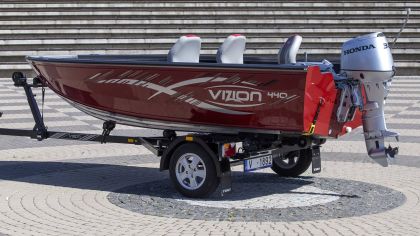 Boat VIZION 440RS Red TIKI Trailer