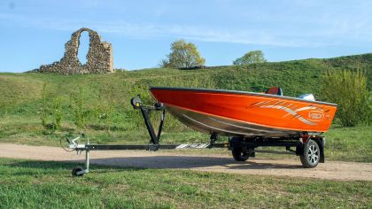 Boat VIZION 440RS Orange TIKI Trailer