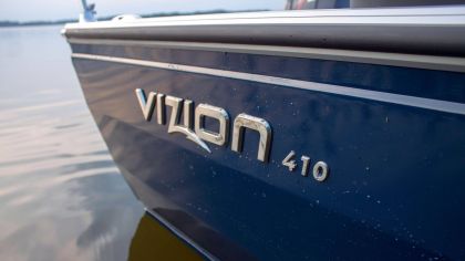 Vizion Boat 410 Chrome Blue