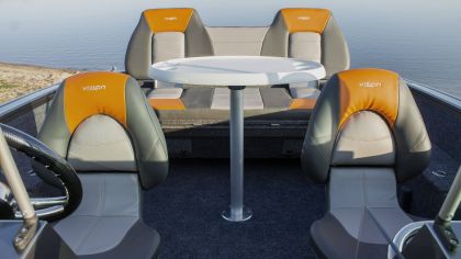 Boat VIZION 500 Seats and Table