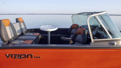 Boat VIZION 500 with Table
