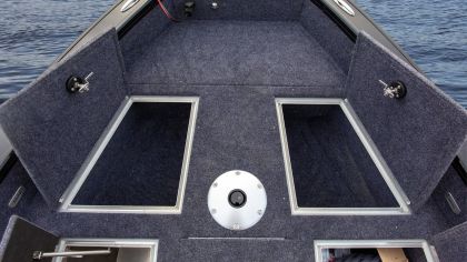 vizion boat 600 front compartments