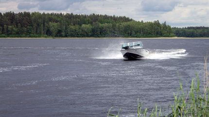 Boat VIZION 470 White Chrome