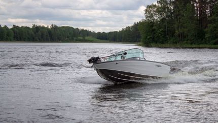 Boat VIZION 470 White Chrome