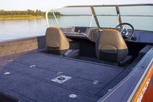 Boat VIZION 500 Rear Deck View