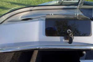 Boat VIZION 470 Glove Box