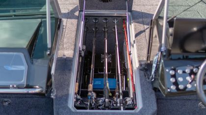 vizion boat 560 console compartments