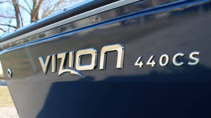 Boat VIZION 440CS Chrome Logo