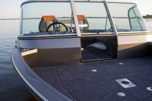 Boat VIZION 500 Front Deck View