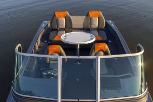 Boat VIZION 500 Seats and Table