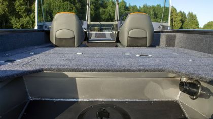 Boat VIZION 500 Rear Deck View