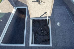 Boat VIZION 470 Front Compartment
