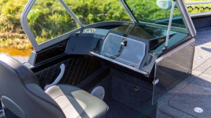 vizion boat 560 glove compartment