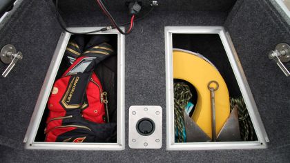 Boat VIZION 440CS Front Compartment