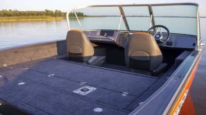 Boat VIZION 500 Rear Deck View