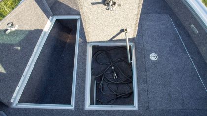 Boat VIZION 470 Front Compartment