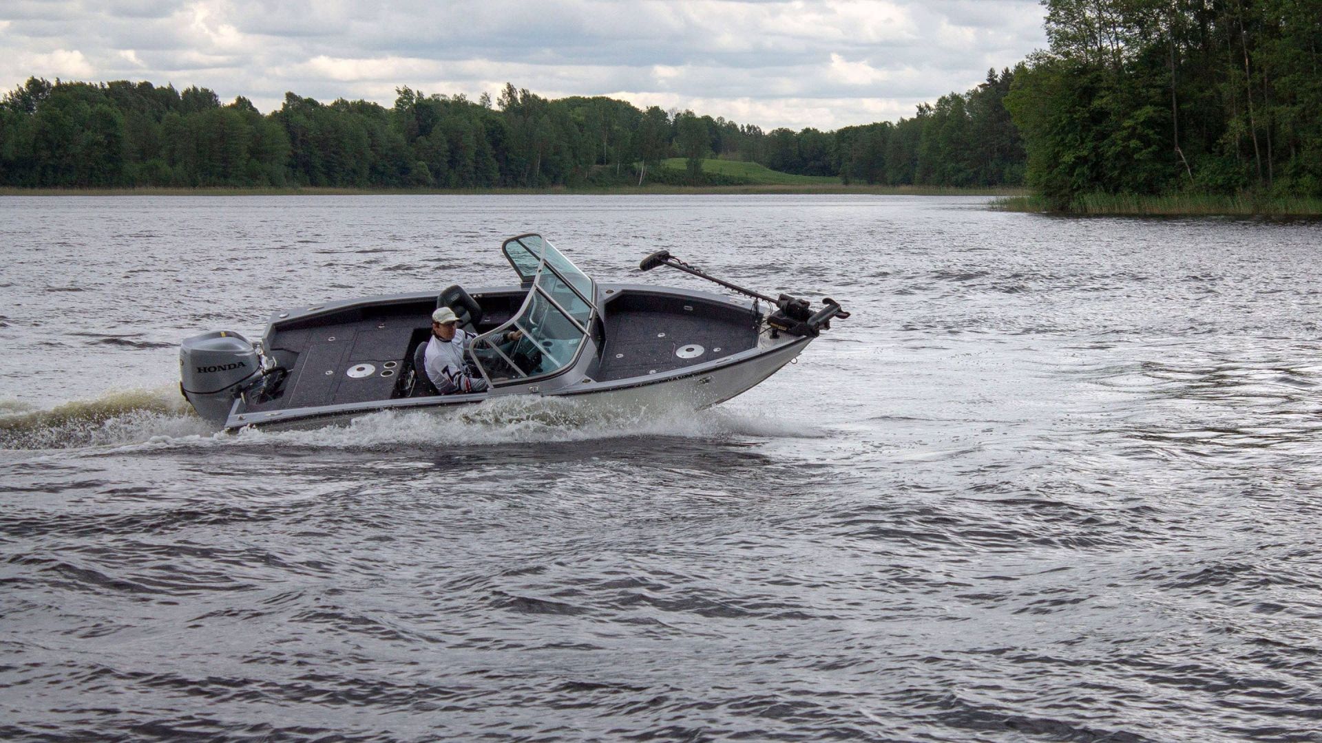 Boat VIZION 470 White Chrome