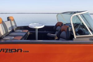 Boat VIZION 500 with Table