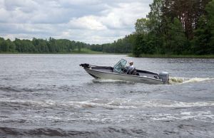 Boat VIZION 470 White Chrome