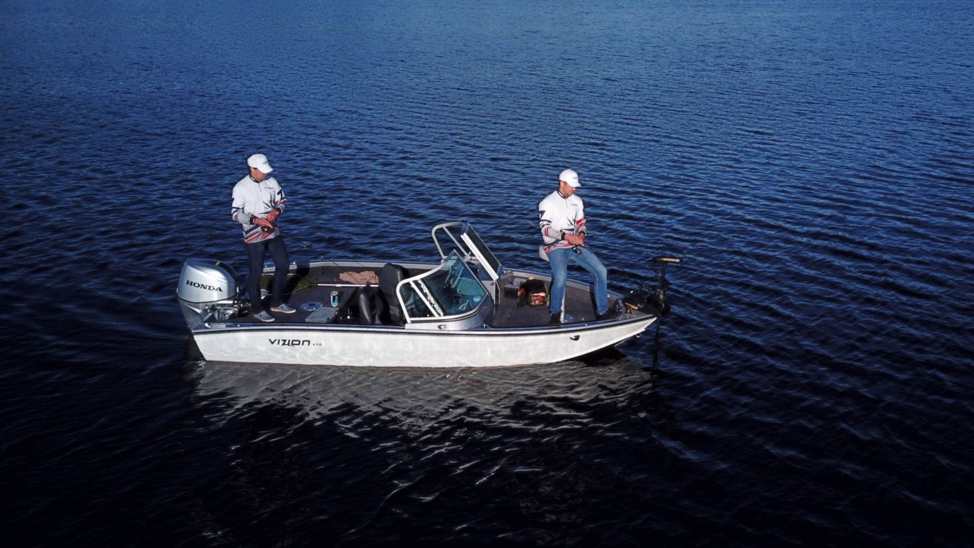 Boat VIZION 470 White Chrome