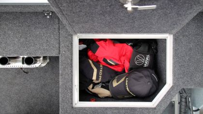 Boat VIZION 440CS Rear Compartment