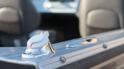 Boat VIZION 440CS Top Light Placement