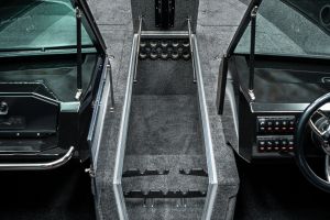 MOTORBOAT VIZION 650 interior