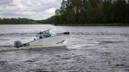 Boat VIZION 470 White Chrome