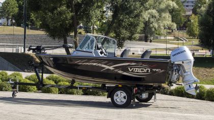Boat VIZION 440CS TIKI Trailer