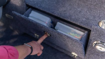 vizion boat 560 console compartments