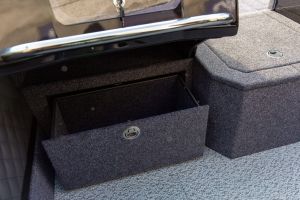 vizion boat 600 console compartment