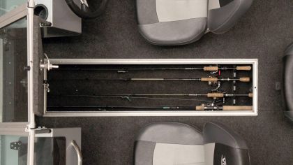 Boat VIZION 440CS Spinning Compartment