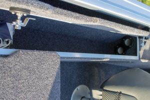 Boat VIZION 470 Spinning Compartment
