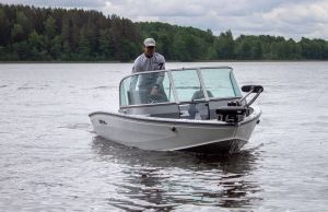 Boat VIZION 470 White Chrome
