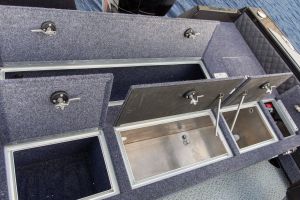 vizion boat 600 rear compartments