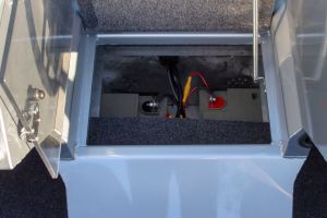 Boat VIZION 470 Two tier compartment