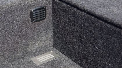 Boat VIZION 440CS Drain Hole