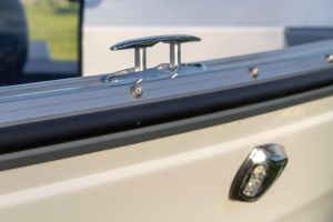 Boat VIZION 470 Retractable Cleat & Led Light