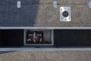 Boat VIZION 500 Compartment with Battery