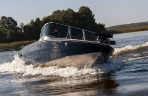 Boat VIZION 470 Blue Chrome