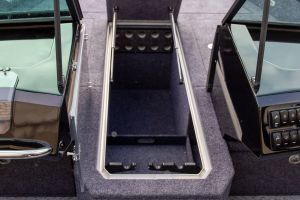 vizion boat 600 console compartment