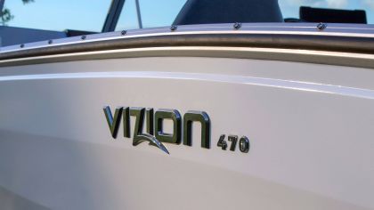 Boat VIZION 470 Chrome Logotype