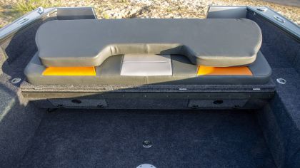 Boat VIZION 500 Seats Closed