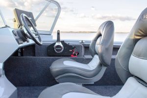 Boat VIZION 470 Front Seats & Wheeling