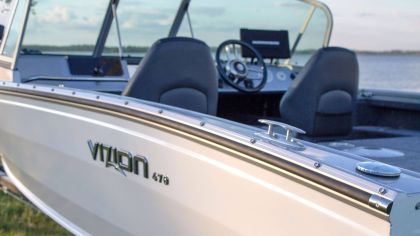 Boat VIZION 470 Rear view