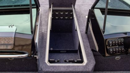 vizion boat 600 console compartment
