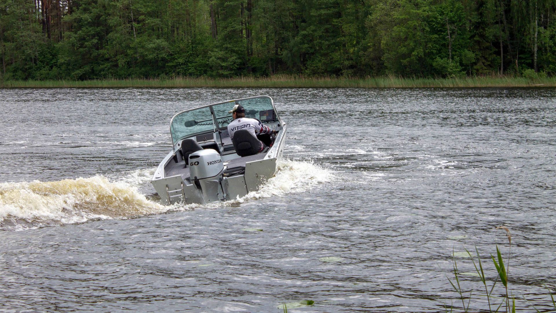 Boat VIZION 470 White Chrome