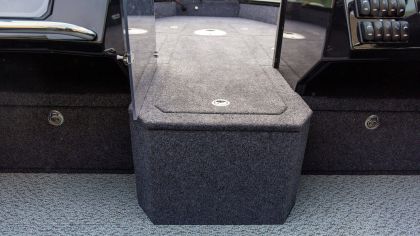 vizion boat 600 console compartments