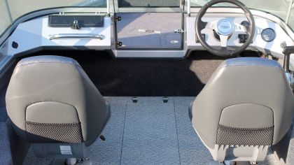 Boat VIZION 440CS Front Seats